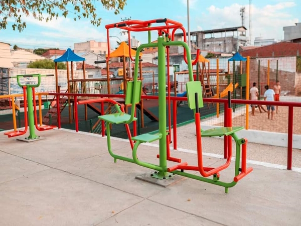 Academia ao ar livre instalada no Parque das Crianças em Morada Nova é um sucesso